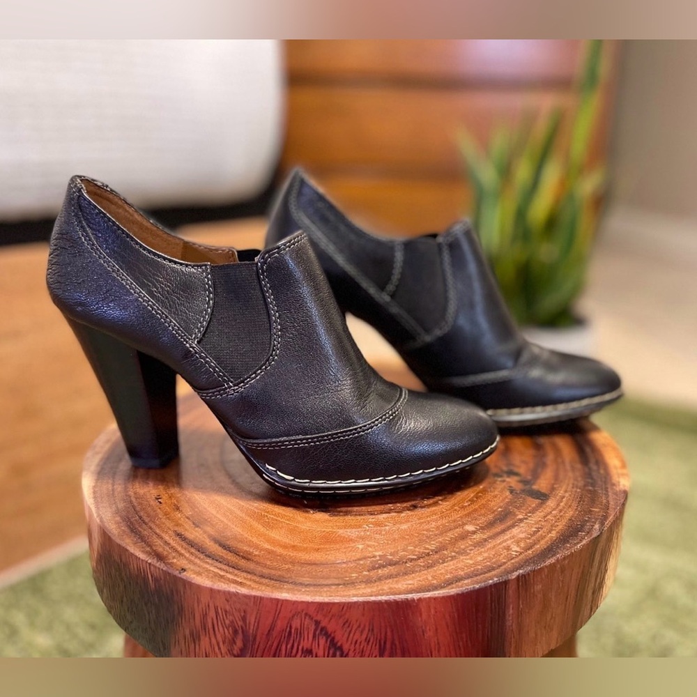 NEW Sofft Ankle Leather Bootie 7